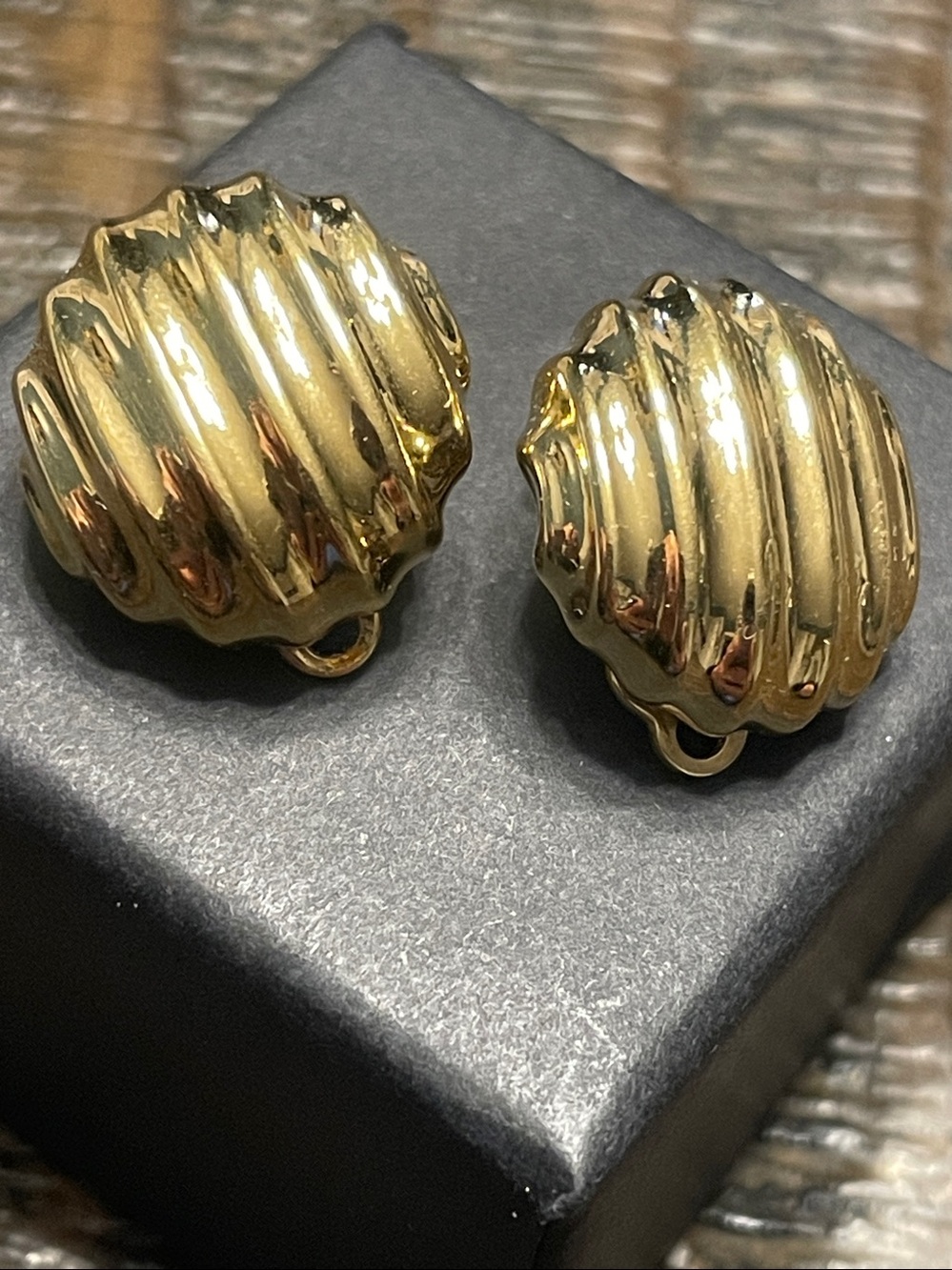 NINA RICCI Gold Tone Clip On Earrings Vintage - Picture 2 of 5